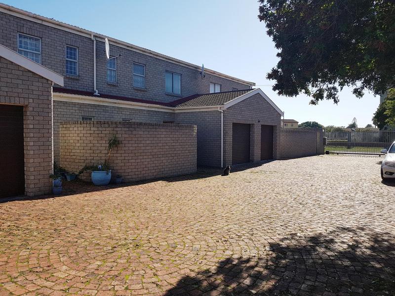 To Let 3 Bedroom Property for Rent in Bloubergstrand Western Cape